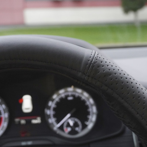 HUSA VOLAN PIELE NATURALA SEMI PERFORATA NEGRU 39-41 CM